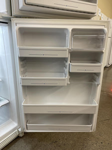 Amana Refrigerator - 7025