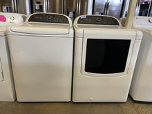 Load image into Gallery viewer, Whirlpool Cabrio Washer and Gas Dryer Set - 9992 - 2976
