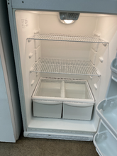 Load image into Gallery viewer, White Westinghouse Refrigerator - 1082
