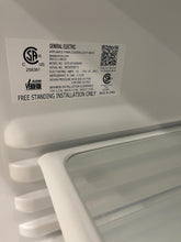 Load image into Gallery viewer, GE Refrigerator - 7921
