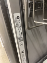 Load image into Gallery viewer, GE White Dishwasher - 0971
