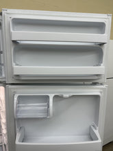 Load image into Gallery viewer, GE Refrigerator - 8657
