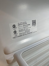 Load image into Gallery viewer, GE Refrigerator - 5247
