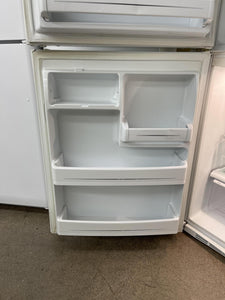 GE Refrigerator - 9502