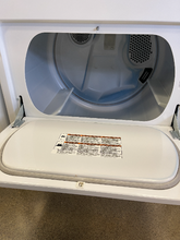 Load image into Gallery viewer, Kenmore Washer and Electric Dryer Set - 3007 - 2968
