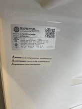 Load image into Gallery viewer, GE White Refrigerator - 7721
