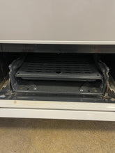 Load image into Gallery viewer, Whirlpool Gas Stove - 7875
