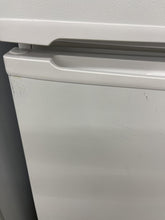 Load image into Gallery viewer, Admiral Refrigerator - 9151
