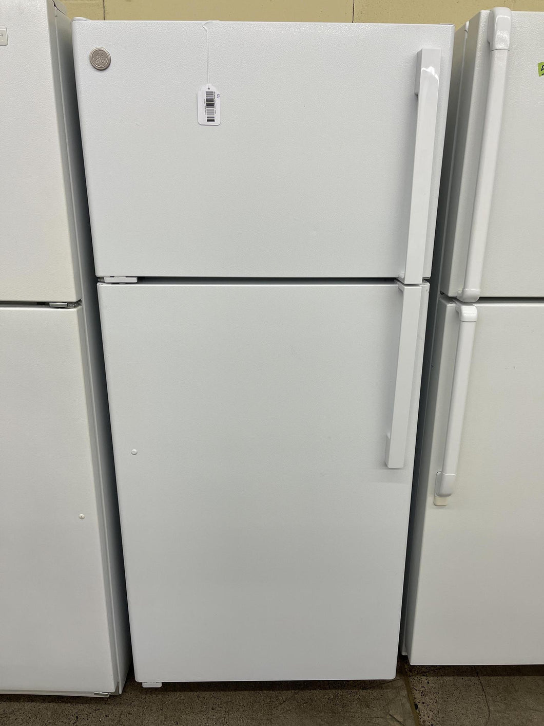 GE White Refrigerator - 7721