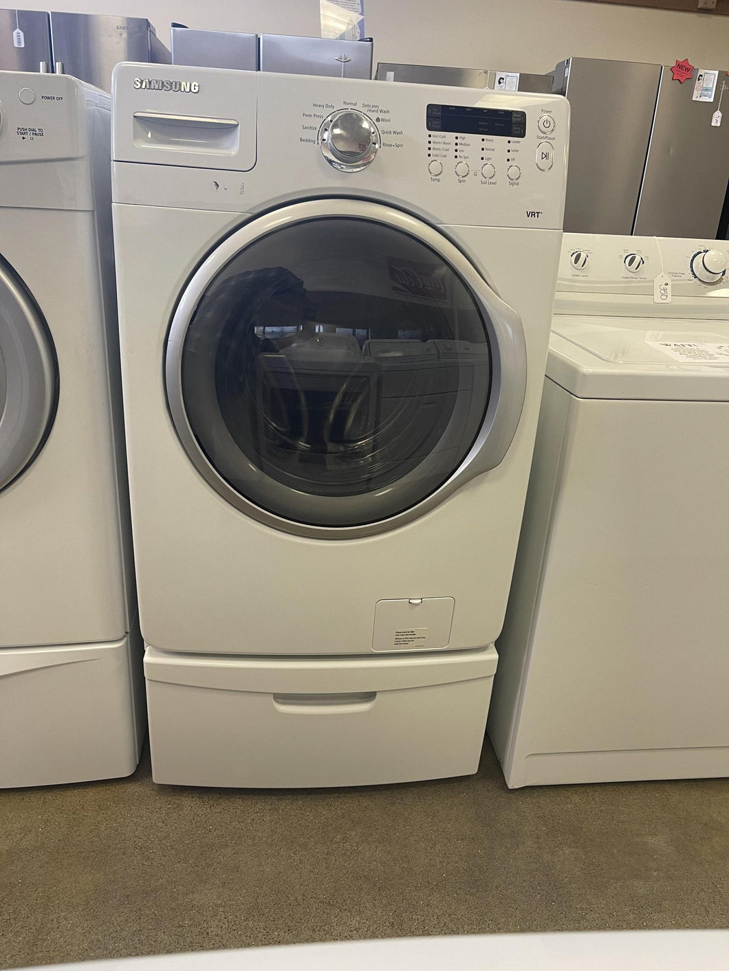 Samsung Front Load Washer on Pedestal - 1027