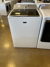 Load image into Gallery viewer, Maytag Washer and Gas Dryer Set - 1041-1043
