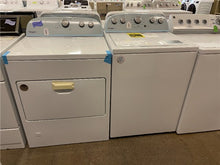 Load image into Gallery viewer, Whirlpool Washer and Gas Dryer Set - 3120 - 3121
